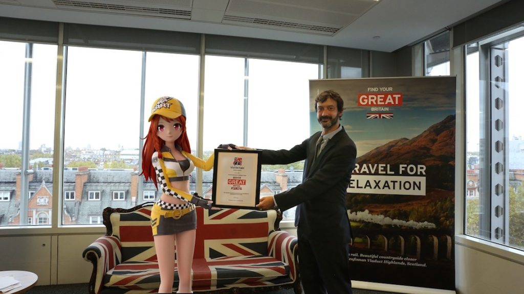 VisitBritain-s-Tim-Holt-awarding-Little-Mandarin-Good-Will-Ambassador-certificate