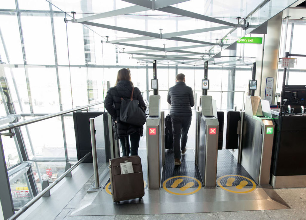 Heathrow-s-equipe-du-plus-important-dispositif-biometrique-de-l-industrie