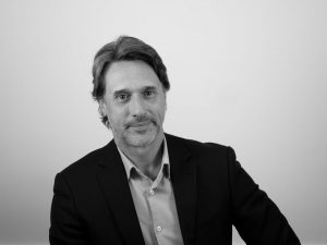 Frédéric Brajon évoque l'impact des agents IA et des systèmes multi-agents sur le commerce en ligne, soulignant les défis qui s'imposent aux distribureurs de voyages.