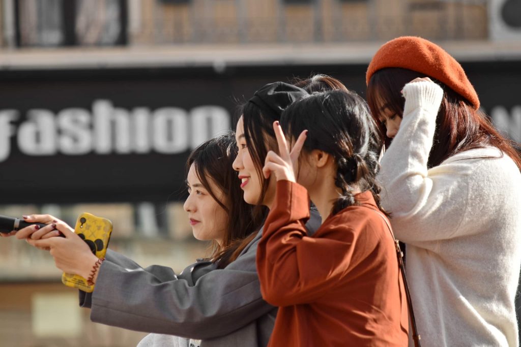 Les agences de voyages chinoises adoptent massivement l'IA