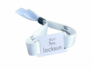 Le bracelet doté d'une puce RFID