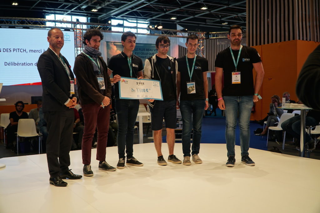 Lepir-Team-recevant-le-troisieme-prix-hackathon-iftm-top-resa