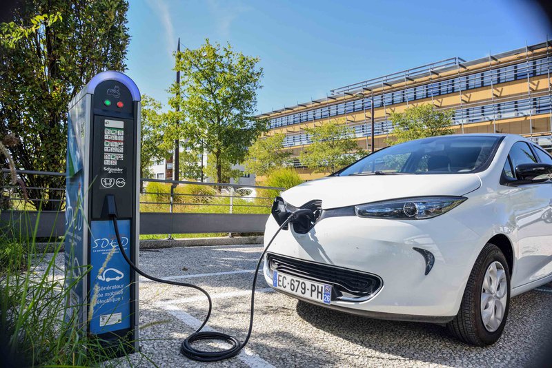 Voiture électrique: 6,5 millions de stations de recharge nécessaires en France d'ici 2030 Voiture électrique: 6,5 millions de stations de recharge nécessaires en France d'ici 2030