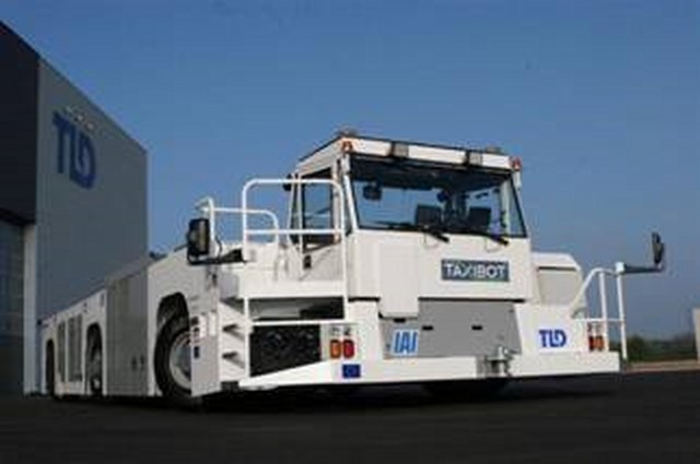 Air France teste un nouveau tracteur d'avion pour réduire sa consommation de carburant