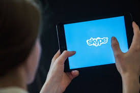 Skype permet de flouter l'arrière-plan lors de vidéoconférence Skype permet de flouter l'arrière-plan lors de vidéoconférence