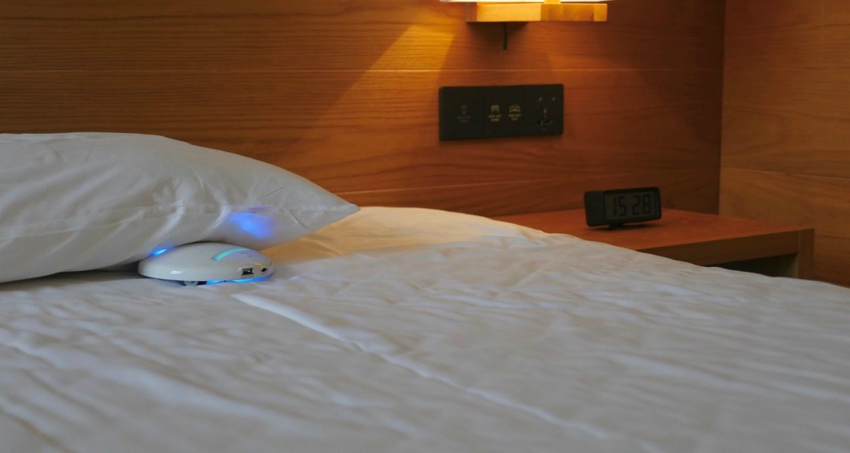 Un robot de voyage pour éliminer les bactéries des literies d'hôtel Un robot de voyage pour éliminer les bactéries des literies d'hôtel