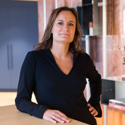 Gilian Tans quitte la présidence de Booking.com Gilian Tans quitte la présidence de Booking.com