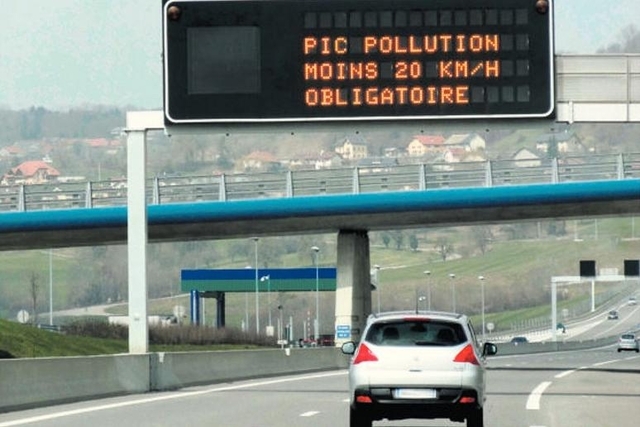 Pollution: vitesses limitées dans le nord de la France ce lundi Pollution: vitesses limitées dans le nord de la France ce lundi