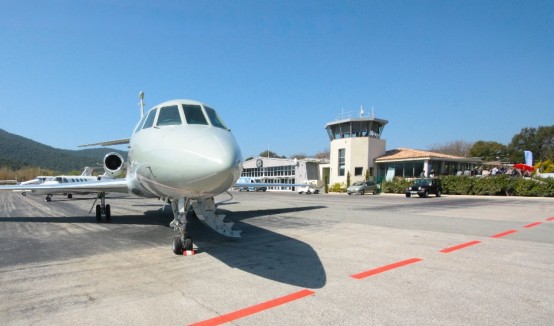Aéroports du Castellet et de La Môle/Saint-Tropez : les douanes rouvertes à certaines périodes Aéroports du Castellet et de La Môle/Saint-Tropez : les douanes rouvertes à certaines périodes