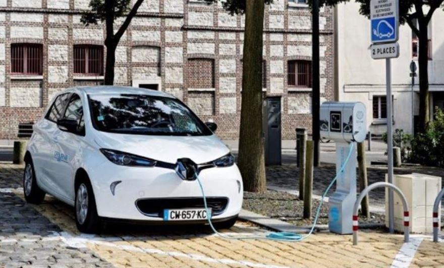 Voitures électriques: La Zoé en tête des ventes européennes devant la Tesla 3 Voitures électriques: La Zoé en tête des ventes européennes devant la Tesla 3