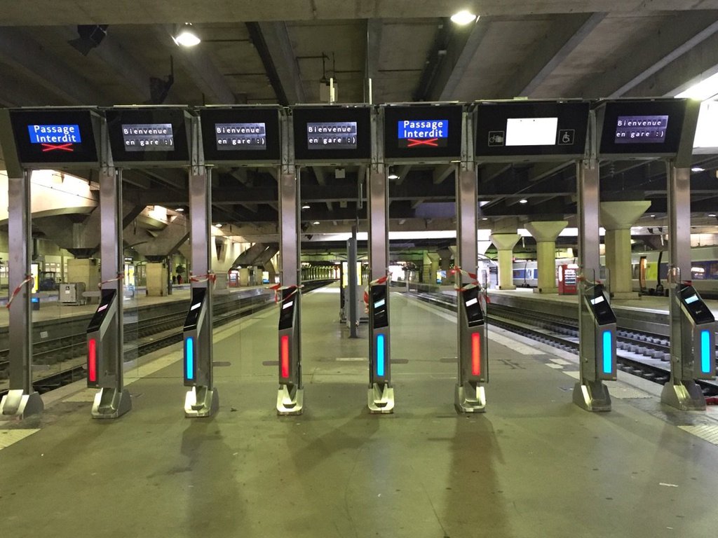 Des portiques pour les TGV gare Montparnasse Des portiques pour les TGV gare Montparnasse