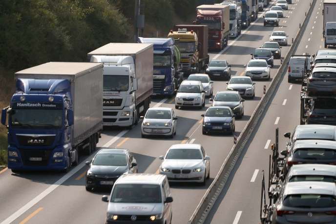 Autoroutes : la conduite dangereuse des automobilistes français Autoroutes : la conduite dangereuse des automobilistes français