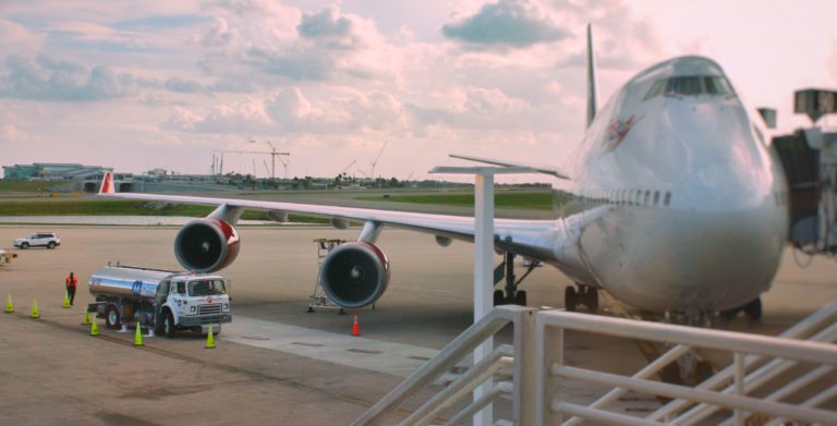 Virgin Atlantic effectue le 1er vol commercial alimenté par du carbone recyclé