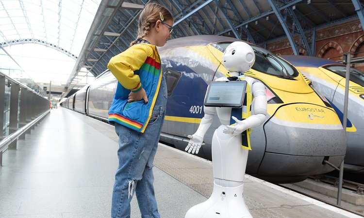 Eurostar embauche le robot Pepper à St Pancras Eurostar embauche le robot Pepper à St Pancras