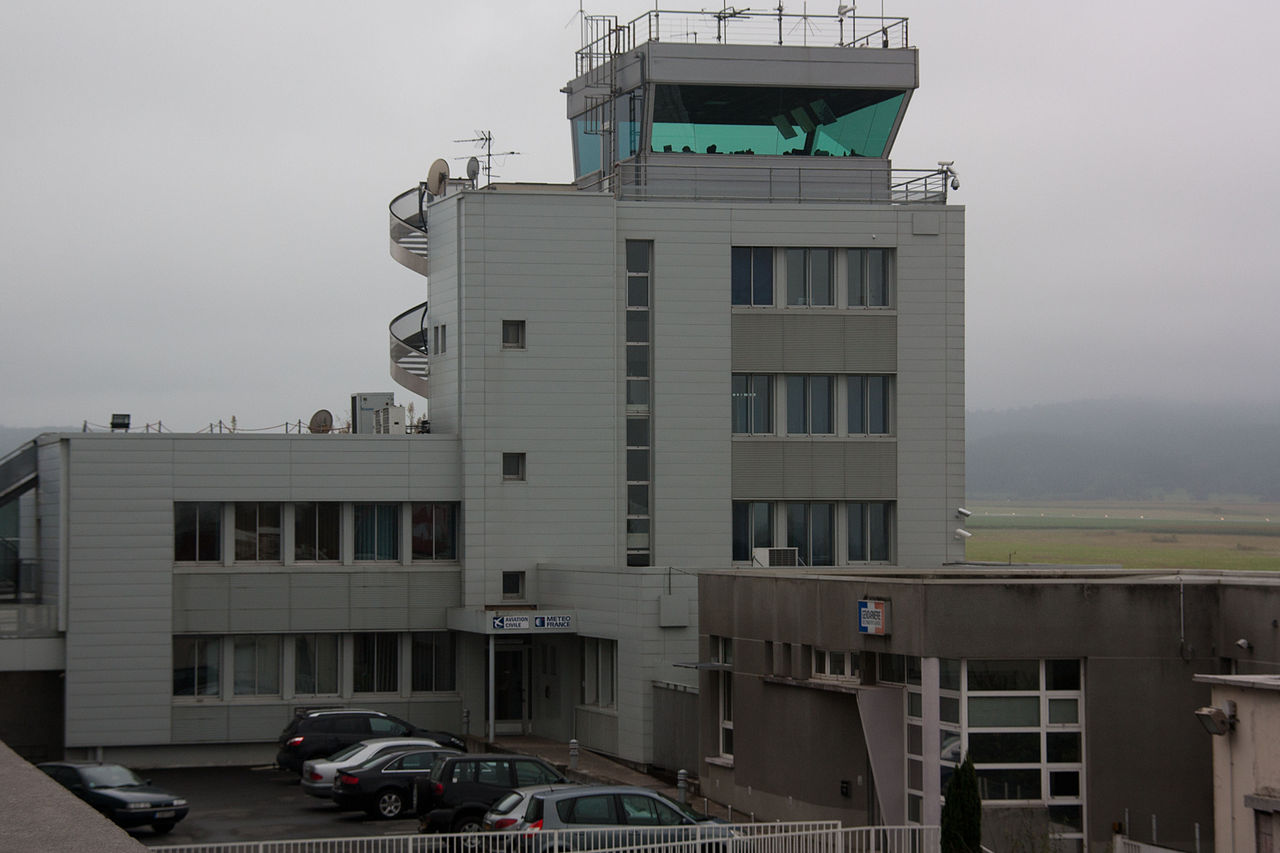 L'aéroport Tarbes-Lourdes-Pyrénées a le sourire L'aéroport Tarbes-Lourdes-Pyrénées a le sourire